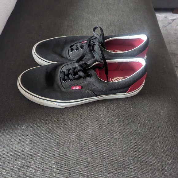 Men's black and red Vans - Picture 4 of 5
